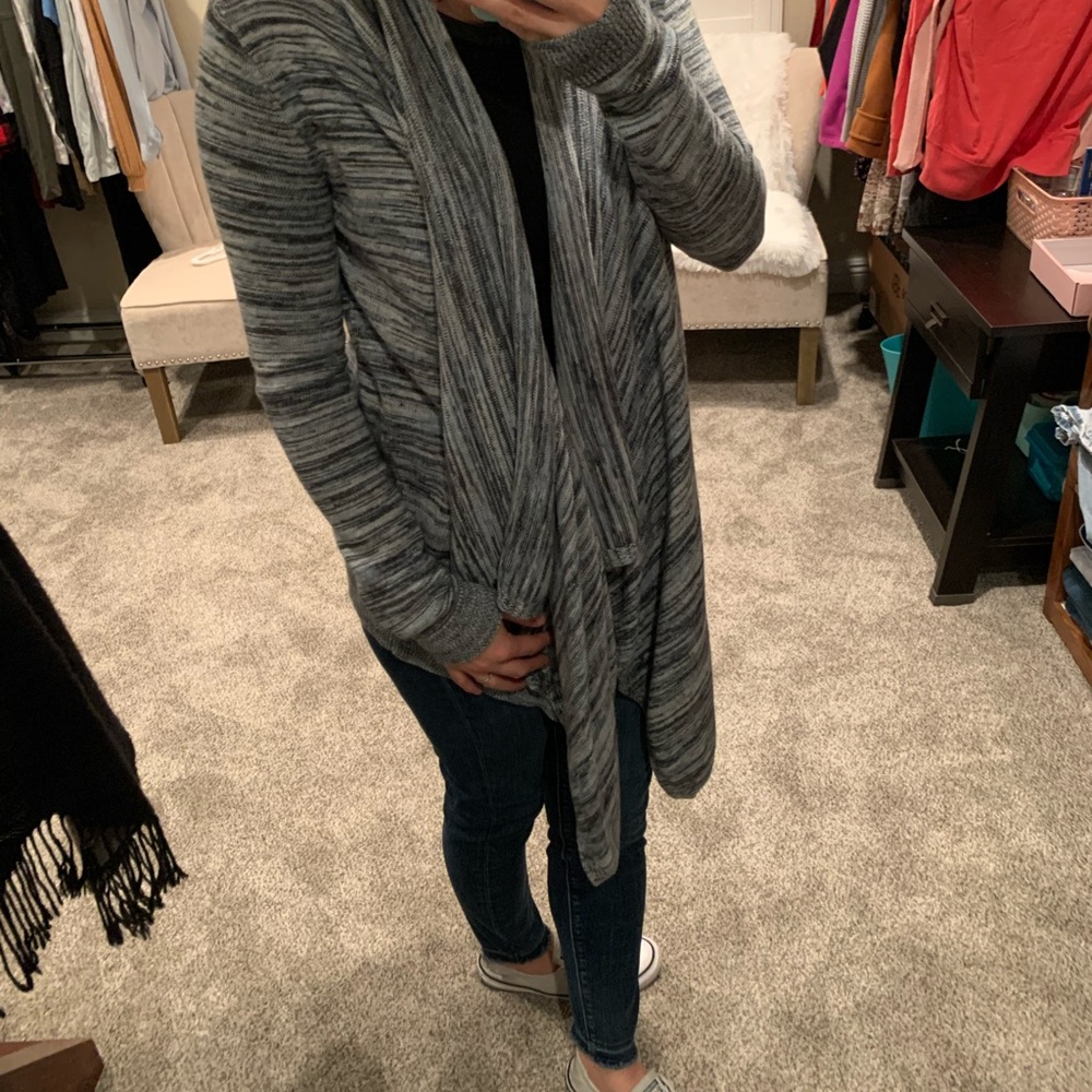 MODA Int. Sweater/Wrap - Picture 4 of 8